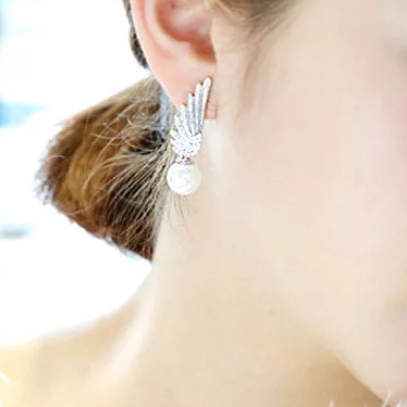 🌟 Sterling Silver Asymmetrical Wings Earrings - Picture 3 of 6